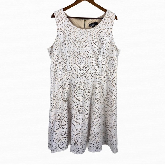 R&M Richards Woman’s Dress Nude with White Overlay - Picture 1 of 7